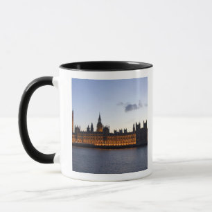 Taza Big Ben y las Casas del Parlamento en la ciudad