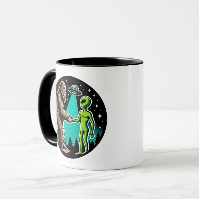 Taza Bigfoot Meets Alien (Anverso izquierdo)