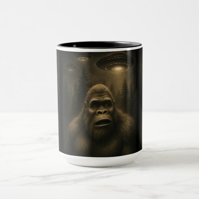 Taza Bigfoot Sasquatch Alien UFO Funny (Centro)