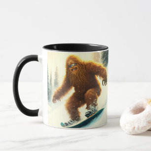 Taza Bigfoot Sasquatch sonriendo en la nieve en tabla d