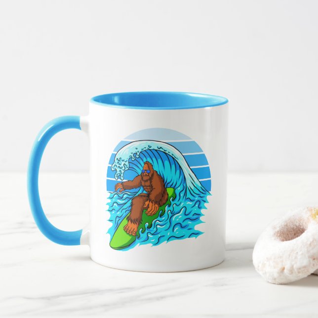 Taza Bigfoot Surfing Cabalgando Las Olas Diversión Sasq (Con donut)