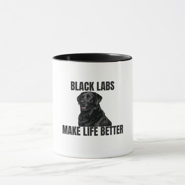 Taza Black Labs Make Life Better – Friendly Black Lab (Centro)