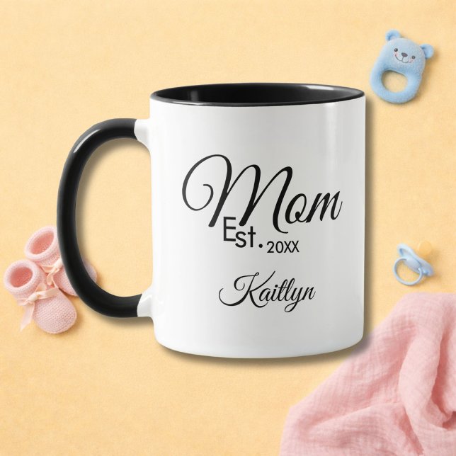 Taza Black Script Mom Established New Mom Gift Name (Subido por el creador)