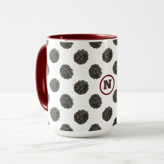 Taza Blackberry. Los puntos de polka. patrón de frutas.