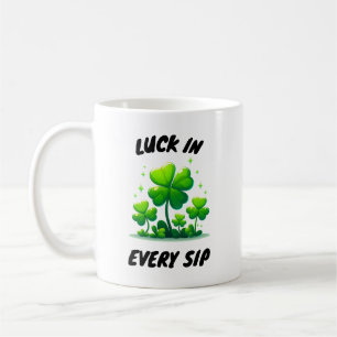 Taza blanca clásica de café diseño trébol