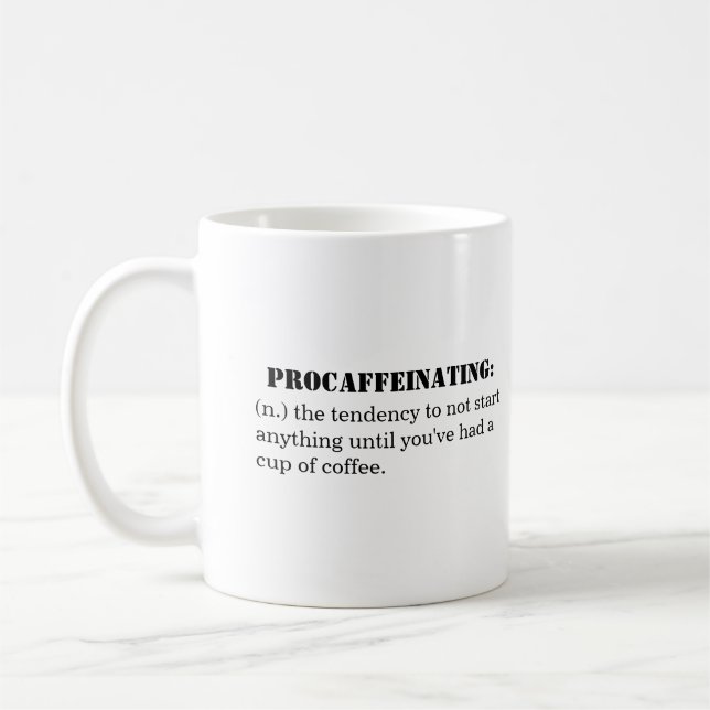 Taza blanca clásica de "Procaffeinating" - (Izquierda)