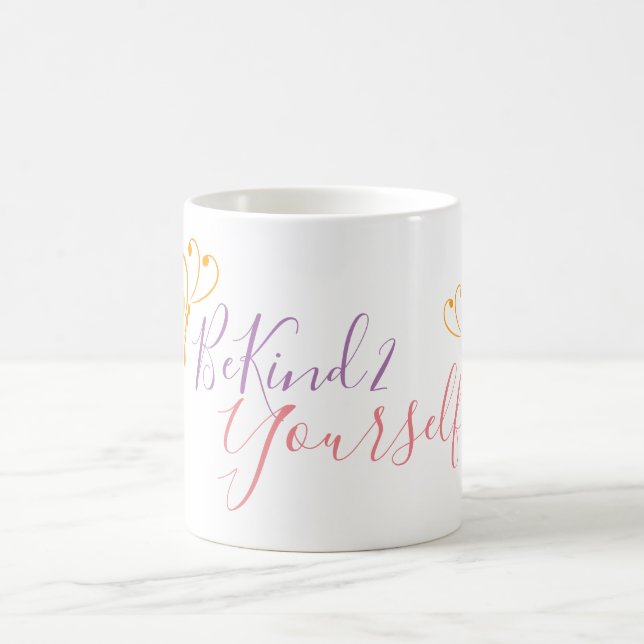 Taza blanca de "BeKind2Yourself" (Centro)