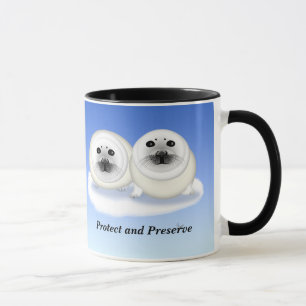 Taza blanca de crías de foca