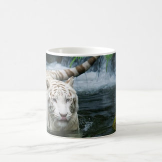Taza blanca del tigre