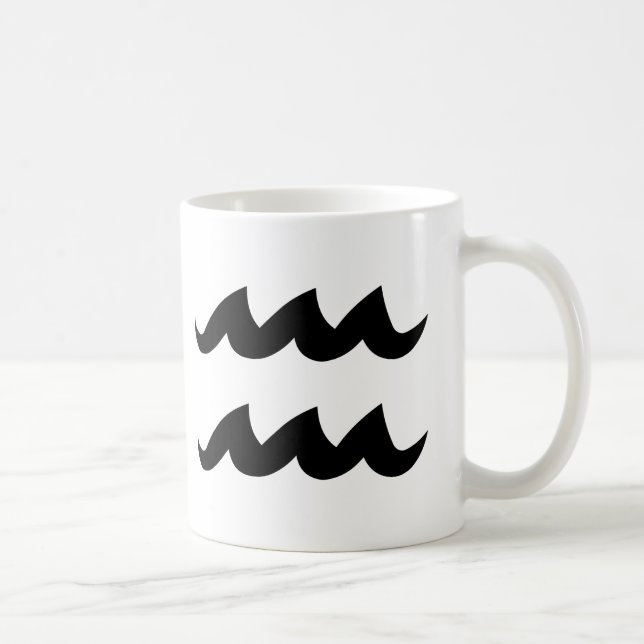 Taza blanca negra del acuario (Derecha)