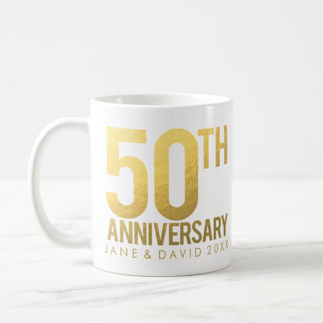 Taza blanca personalizada aniversario del oro 50.o (Izquierda)