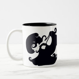 Taza blanco y negro de las bailarinas de la danza