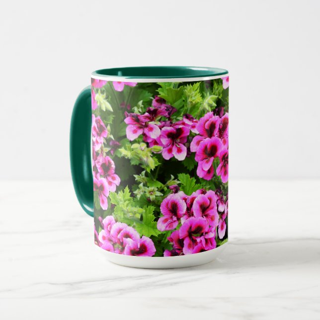 Taza "Blooms vibrantes: Geranios rosados calientes sobr (Anverso izquierdo)