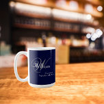 Taza Boda Groomsman Regalo Monograma moderno Guay<br><div class="desc">Boda Groomsman Regalo Monograma moderno Guay Navy Blue Coffee Mug también llamado Copa del Café. Añade ese toque especial con un regalo monogramado especialmente para tu Groomsman. Haga clic en personalizar esta plantilla para personalizar con su propio apellido de monograma inicial, el nombre y la fecha de matrimonio rápida y...</div>