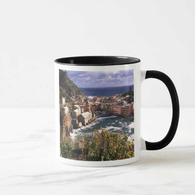Taza Bonita aldea de Vernazza en las Cinco (Derecha)