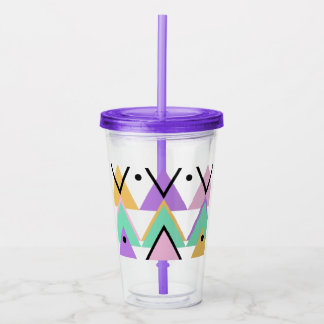 Taza bonita de la paja de la primavera