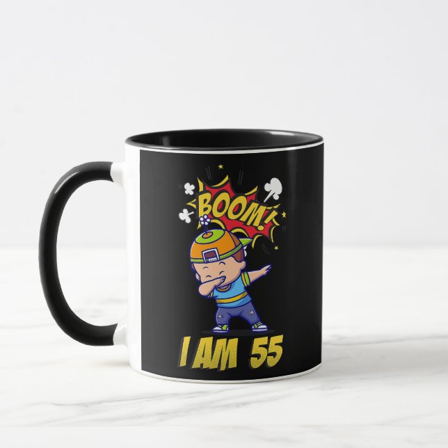 Taza Boom Soy CINCUENTA Y CINCO Dabbing Niño Funerario  (Izquierda)