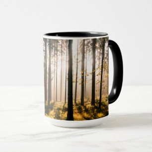 Taza Bosque de otoño con rayos de sol