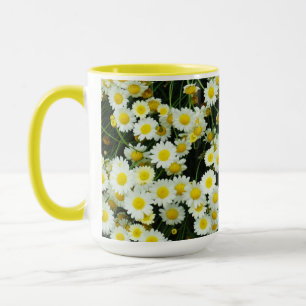 Taza Botones de flores de margarita amarillo,