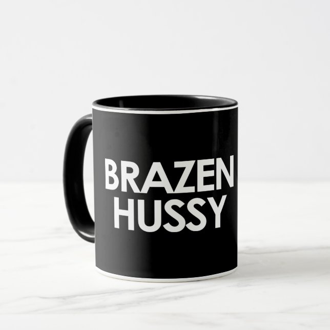 TAZA BRAZEN HUSSY MUG (Anverso izquierdo)
