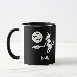 Taza Bruja volando en una escoba en blanco y negro con