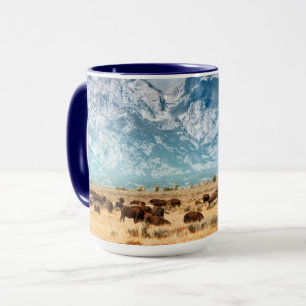 Taza Búfalo bajo las montañas del Gran Tetón