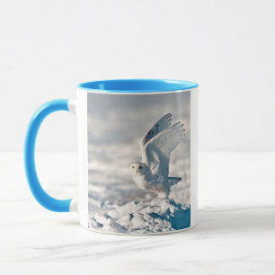 Taza Búho nival despegando de la nieve