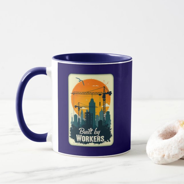 Taza Built by Workers Retro Labor Day Shirt (Con donut)