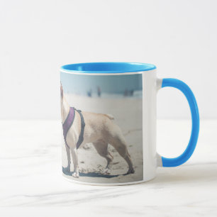 Taza Bulldog francés en la playa