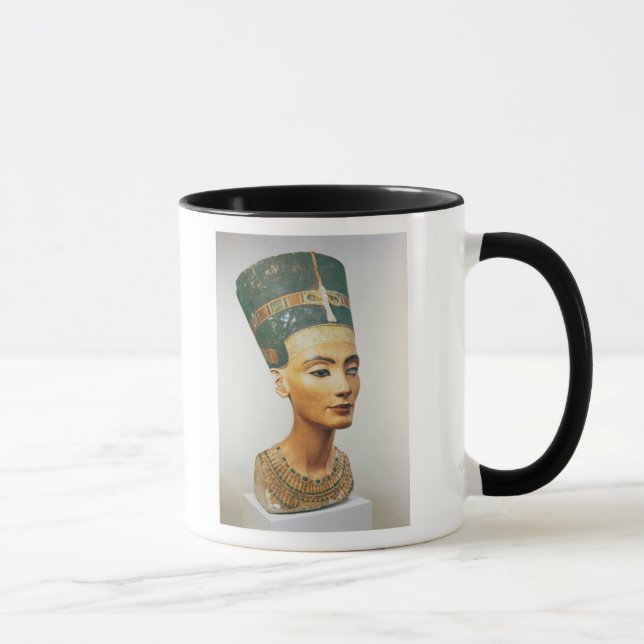 Taza Busto de la reina Nefertiti, del estudio del sc (Derecha)