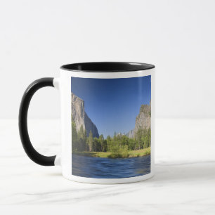 Taza CA, Parque Nacional Yosemite, vista del valle con