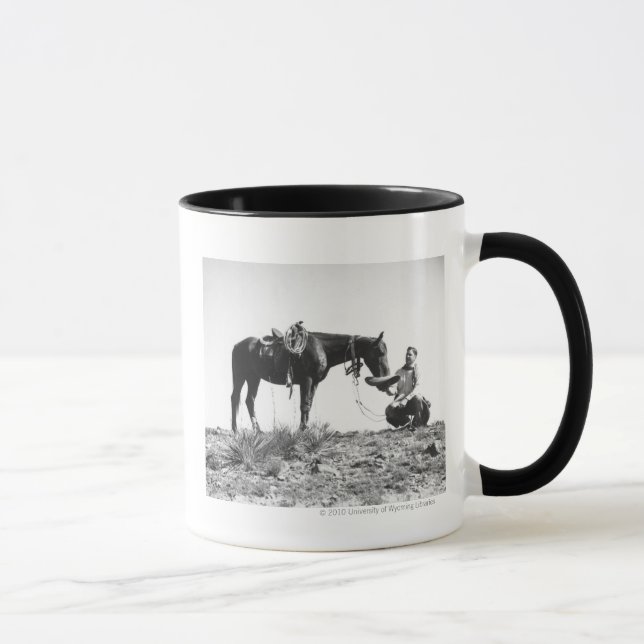 Taza Caballo que come de un sombrero de vaquero (Derecha)