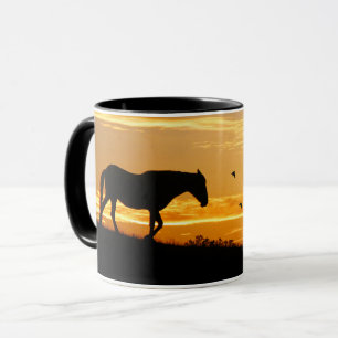 Taza Caballos y pájaros en silencio al amanecer