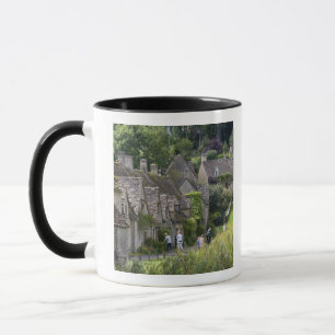 Taza cabañas de piedra de Cotswold en el pueblo de
