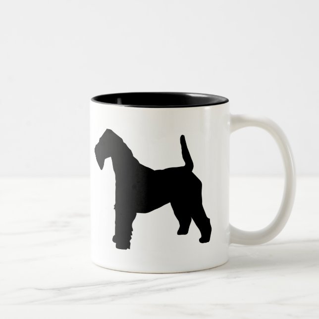 Taza cabelluda del fox terrier del alambre (Derecha)