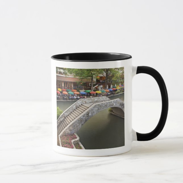 Taza Café exterior a lo largo del río Walk y puente sob (Derecha)