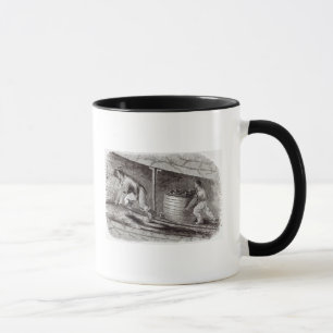 Taza Cajón femenino en una mina de carbón en poca