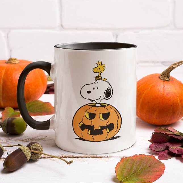 Taza Calabaza Snoopy & Woodstock (Mug on counter)