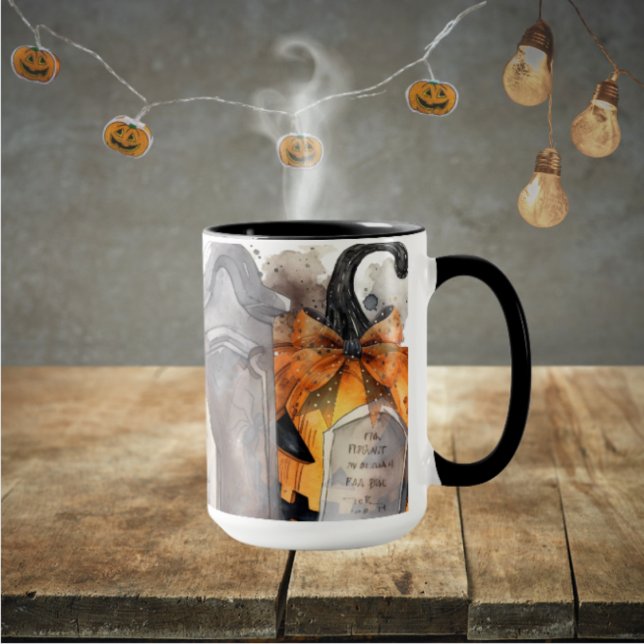 Taza Calabazas mirando alrededor de lápidas en Hallowee (Pumpkins and headstones on a spooky Halloween Coffee Mug- perfect for fall libations. )