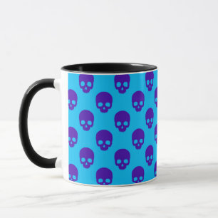 Taza Calaveras moradas en una brillante Halloween azul