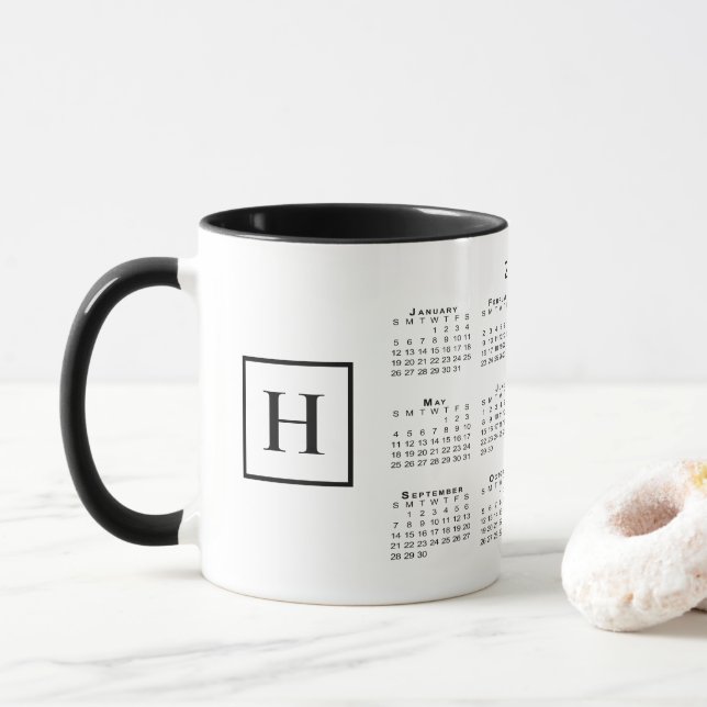 Taza Calendario del Monograma de moda 2025 (Con donut)