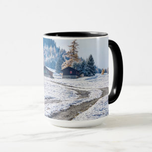 Taza Camino de tierra en la tierra de la nieve,