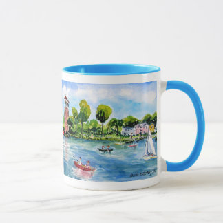 Taza campanario del panorama del agua