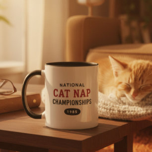 Taza Campeonatos Divertidos de Siesta de Gato Retro Nov