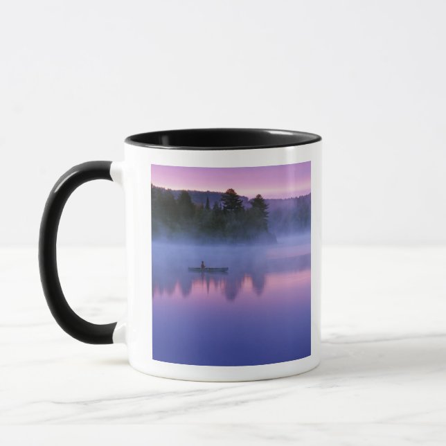 Taza Canadá, Ontario, Algonguin Park, Canoista en (Izquierda)
