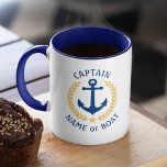 Taza Capitán Nombre Barco Anchor Estilo Oro Laurel Mari<br><div class="desc">Una taza de café de dos tonos personalizada con rango de capitán u otro título, su nombre de barco, nombre de familia u otro texto deseado. Con un ancla náutica diseñado por un personalizado, hojas de laurel de estilo dorado y emblema de estrellas. Hay varios colores de acento para elegir...</div>