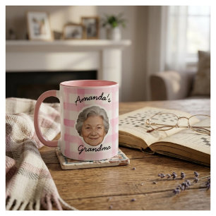 Taza Cara de abuela personalizada con patrón de cuadros