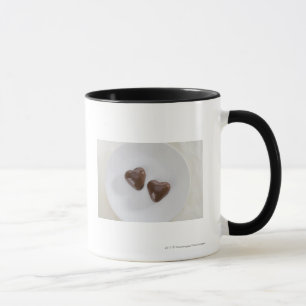 Taza Caramelos de chocolate en forma de corazón en una