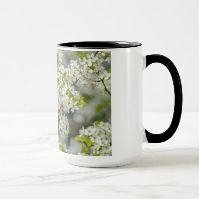 Taza Cardenal septentrional en floraciones de la (Derecha)