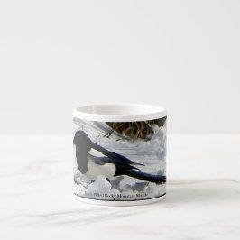 Taza cargada en cuenta negro del café express de